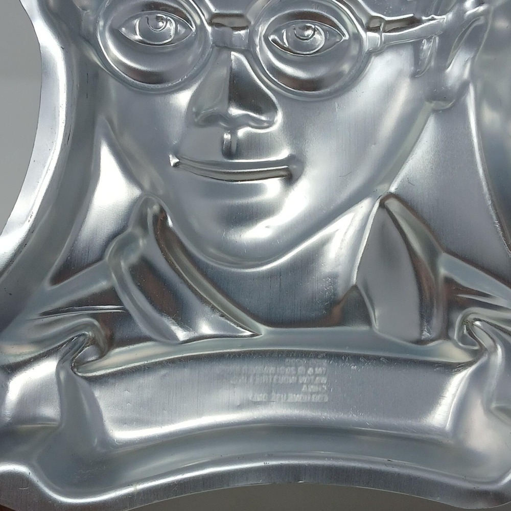 Vintage Wilton Harry Potter Bust Hogwarts Wizard Cake Pan Birthday 2105-5000 - Picture 5 of 7